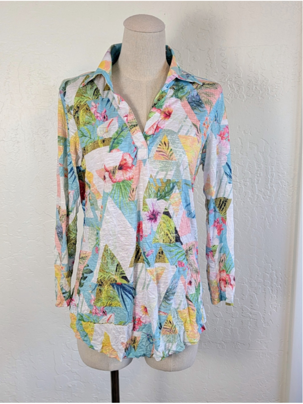 David Cline Tropical Print Top NWT Small Lightweight Crinkle Polo 3/4 sleeve